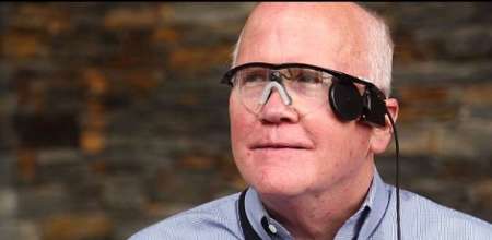 مرد نابینا با کمک چشم بیونیک بینایی خود را بازیافت