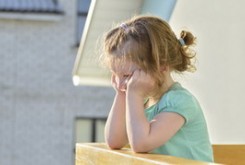 با کودکان غمگین چگونه رفتار کنیم؟