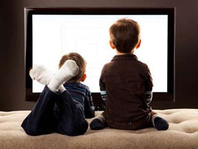 تماشای بیش از دو ساعت تلویزیون سبب افزایش فشار خون کودکان می شود