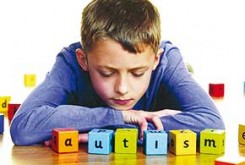 3 دلیل برای خنده‌های بی‌علت کودکان مبتلا به اوتیسم