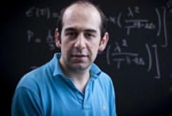 دانشمند ایرانی در پی به چالش کشیدن نظریه اینشتین