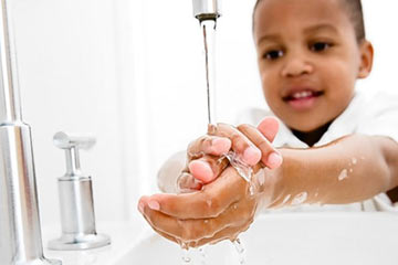 آب گرم و سرد به یک اندازه دست را تمیز می‌کنند