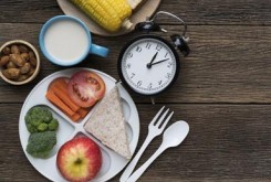 4 اقدام مرگبار که بعد از خوردن غذا انجام می دهیم