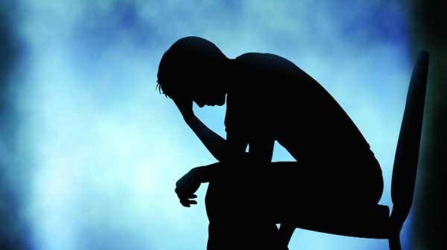 سنگینی افسردگی بر شانه های جسم و روان