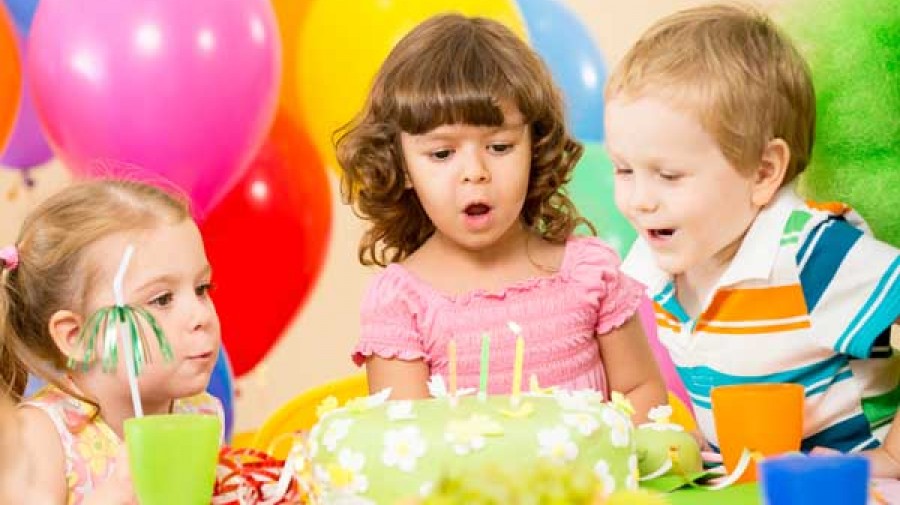 جشن تولد برای کودکان کم سن گیج کننده است