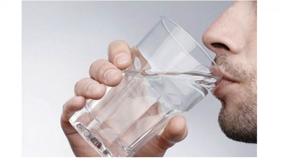 چرا بهتر است آب گرم بنوشیم؟