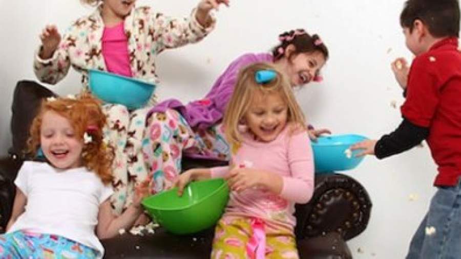 کودک بیش فعال خود در مهمانی‌های نوروزی چگونه کنترل کنیم؟
