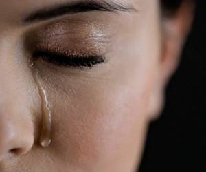 به 6 دلیل افرادی که گریه می کنند قوی ترند
