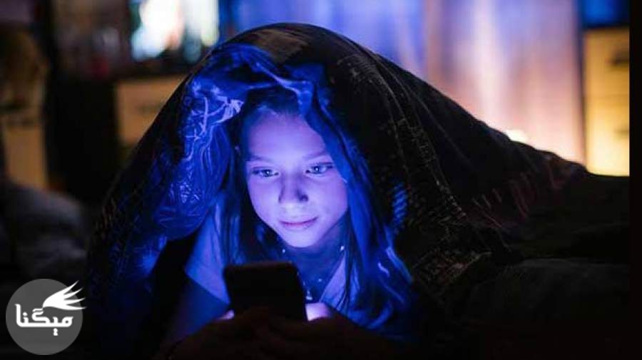 خیره شدن به صفحه گوشی در تاریکی شب می‌تواند باعث افسردگی شود