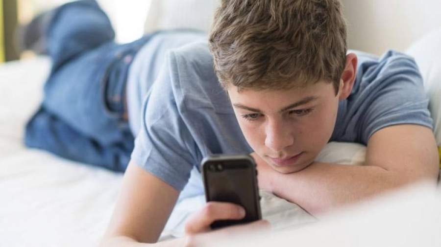 انزوای اجتماعی نوجوانان با وابستگی به اینترنت