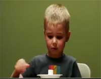 ویدیو: خویشتن داری کودکان در مقابل خوراکی خوشمزه