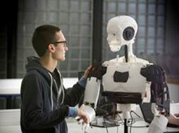 ساخت روبات عاطفی برای بررسی روابط انسان و روبات!