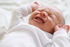 هنگام گریه کردن نوزاد به او شیر ندهید