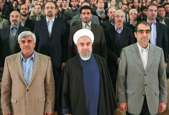 سخنراني روحانی در مراسم روز دانشجو (عکس)