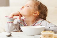 چند ترفند برای پر اشتها کردن کودک بد غذا