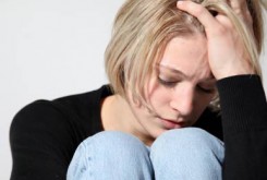 استرس، دختران نوجوانان را بیش از پسران در معرض افسردگی قرار می‌دهد