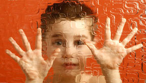 20 نشانه کودکان مبتلا به اوتیسم چیست؟