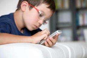 سن مجاز کودکان برای ورود به شبکه‌های اجتماعی تعیین شد