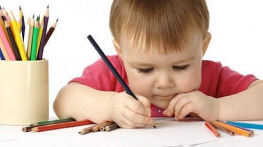 مداد رنگی بیشترین آسیب را به چشم کودکان می زند!