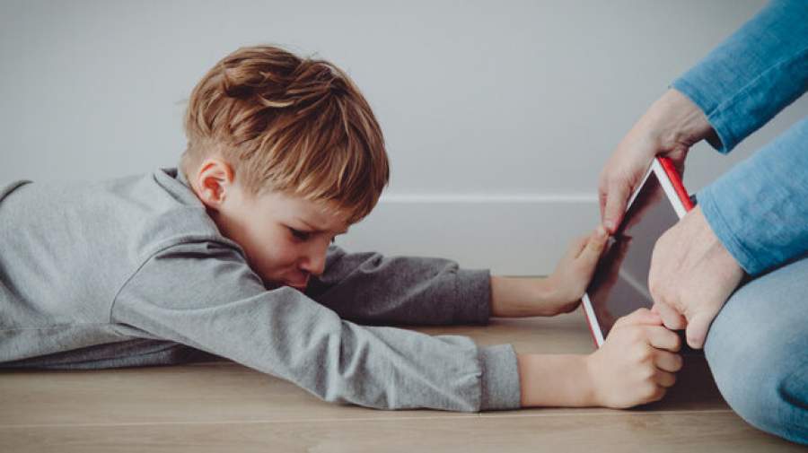 کودکان چقدر می توانند از موبایل و تلویزیون استفاده کنند؟