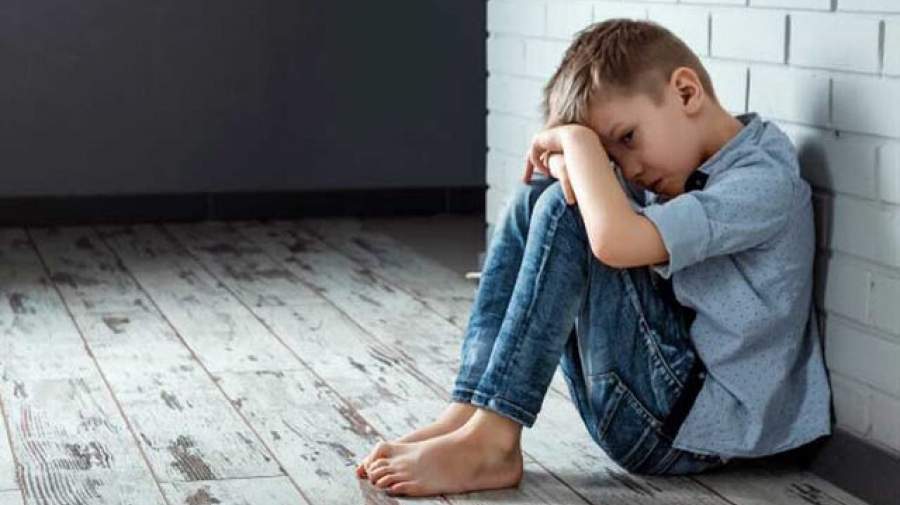 چگونه "اضطراب" در کودکی باعث "سلطه پذیری" می‌شود؟