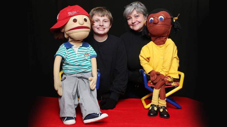 تقویت مهارت‌های اجتماعی در مبتلایان به اوتیسم با عروسک‌ها