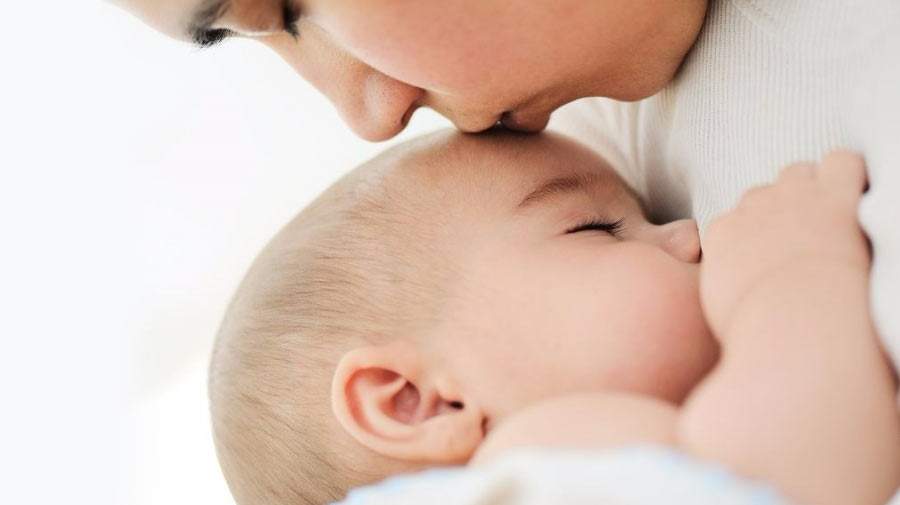 تاثیر بوی بدن مادر در ارتباط گیری نوزاد با غریبه‌ها!