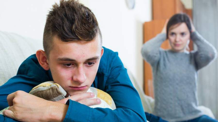 آسیب‌شناسی دلایل دوری نوجوان از والدین