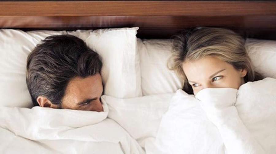 شب‌ها به این دلیل مهم کنار همسرتان نخوابید!