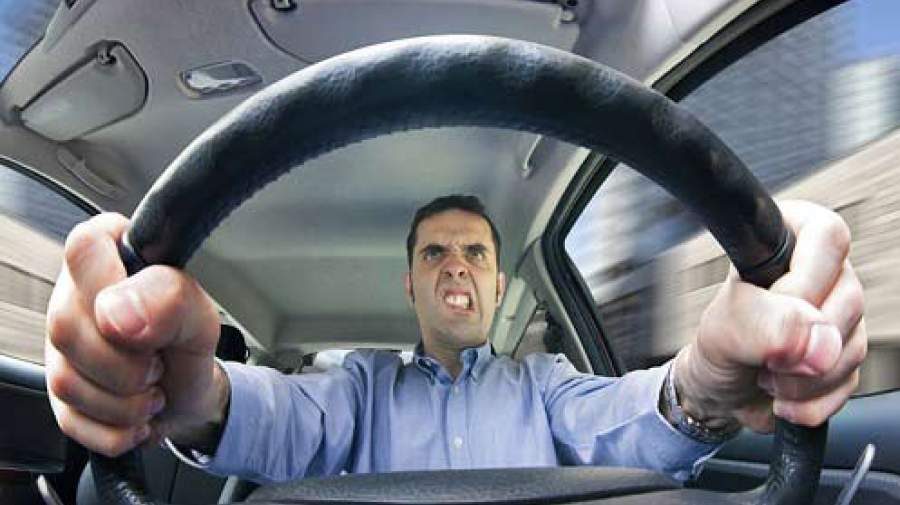 دلیل عصبانیت در زمان رانندگی چیست؟